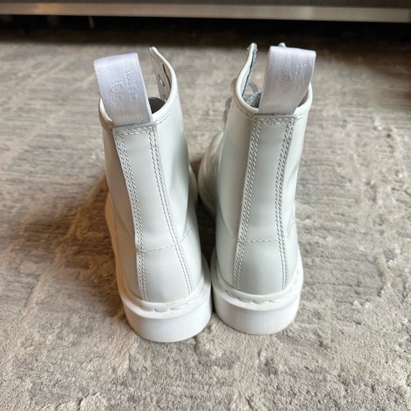 Dr. Martens White 14357
Mono Combat Boots Sz 7
Mens | 8 Womens Sz UK 6
EU 39 - Picture 8 of 10
